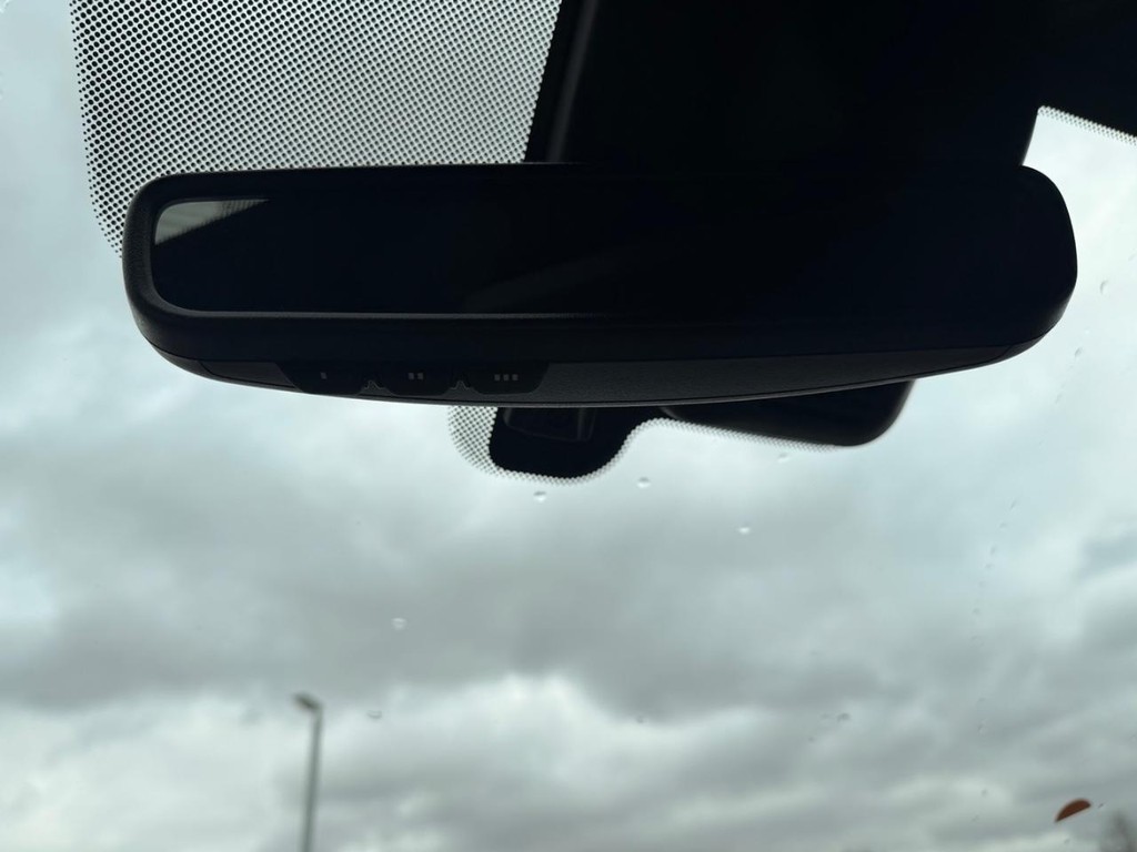 Nissan FRONTIER Vehicle Full-screen Gallery Image 24