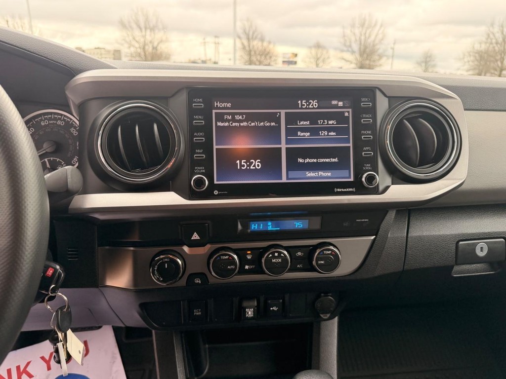 Toyota Tacoma 4WD Vehicle Full-screen Gallery Image 11