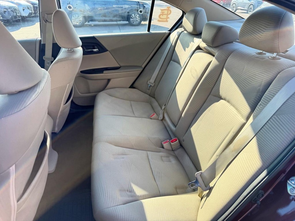 Honda Accord Sedan Vehicle Full-screen Gallery Image 03