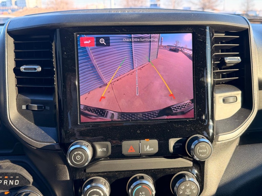 Ram 1500 Vehicle Full-screen Gallery Image 11