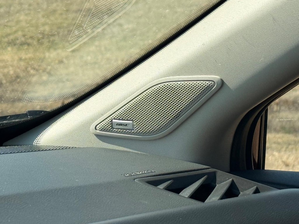 Nissan MURANO Vehicle Full-screen Gallery Image 04