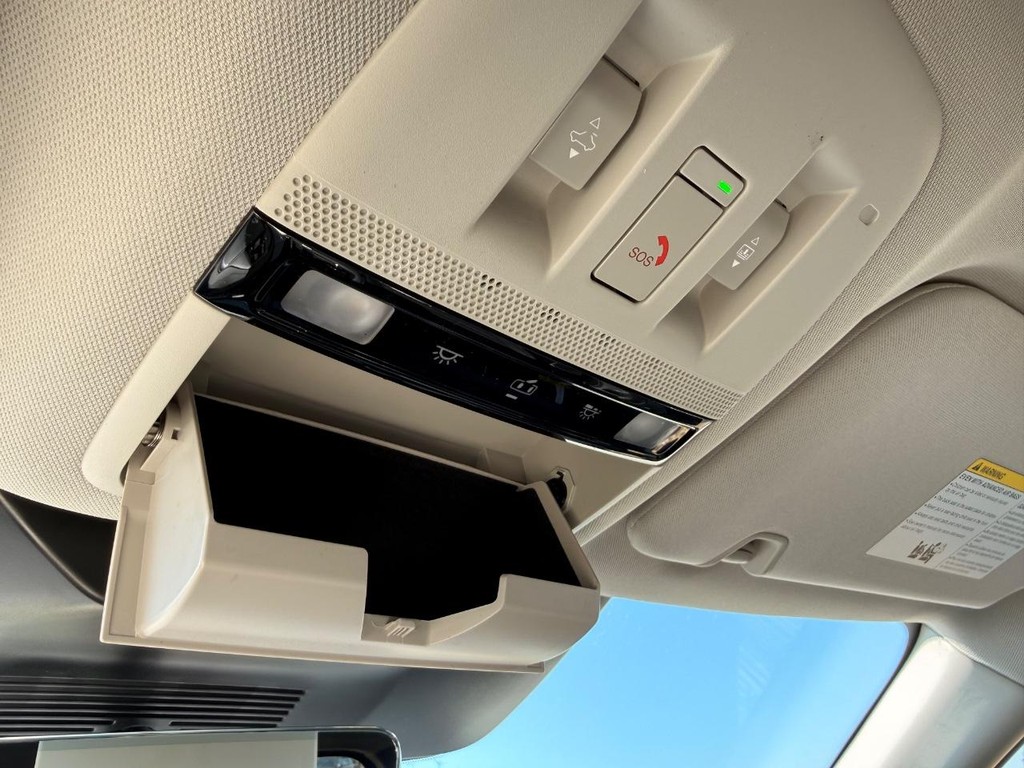 Nissan MURANO Vehicle Full-screen Gallery Image 06