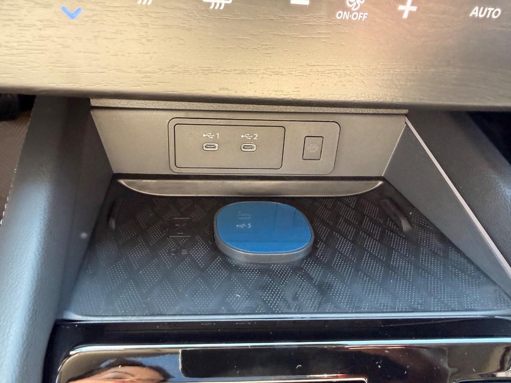 Nissan MURANO Vehicle Full-screen Gallery Image 10