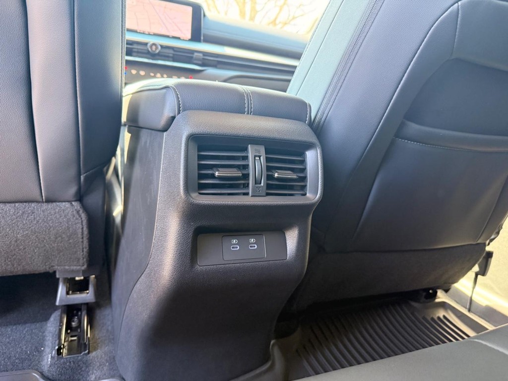 Nissan MURANO Vehicle Full-screen Gallery Image 25