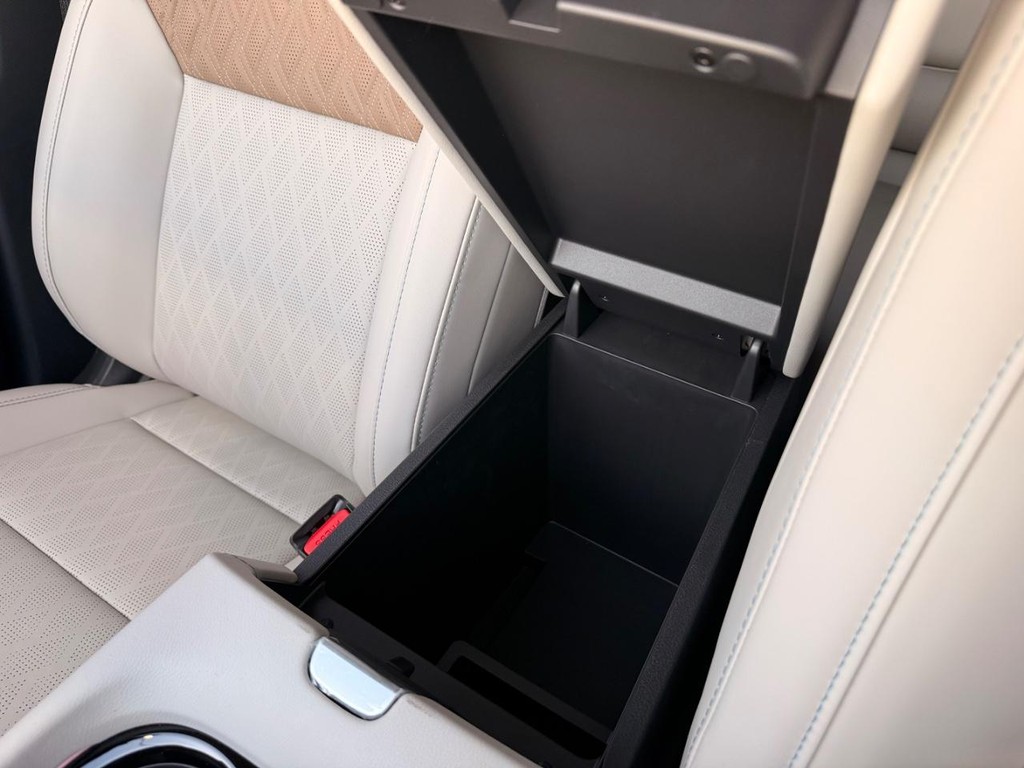 Nissan Murano Vehicle Full-screen Gallery Image 06