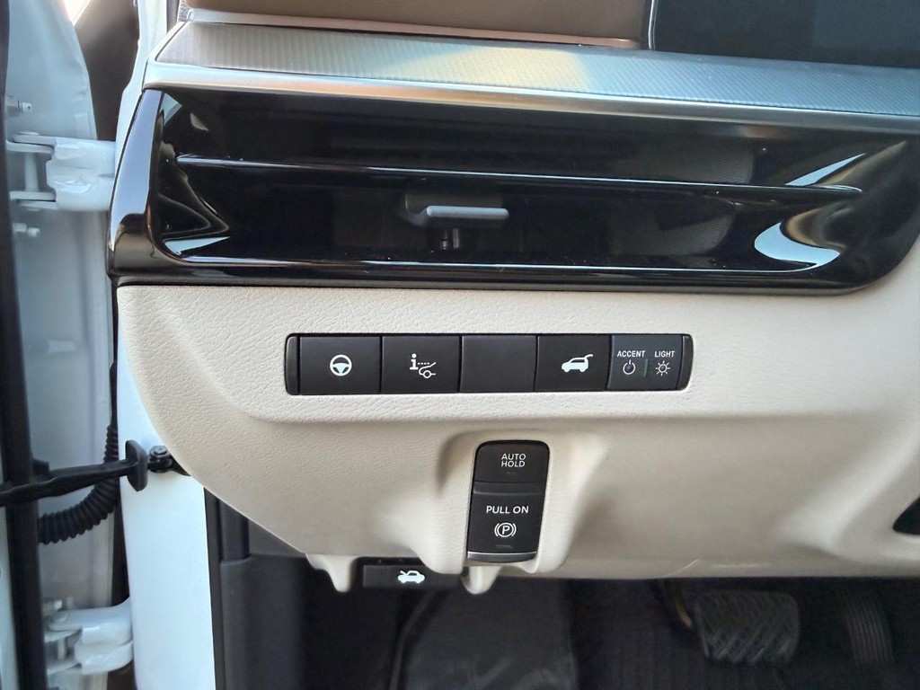 Nissan Murano Vehicle Full-screen Gallery Image 19