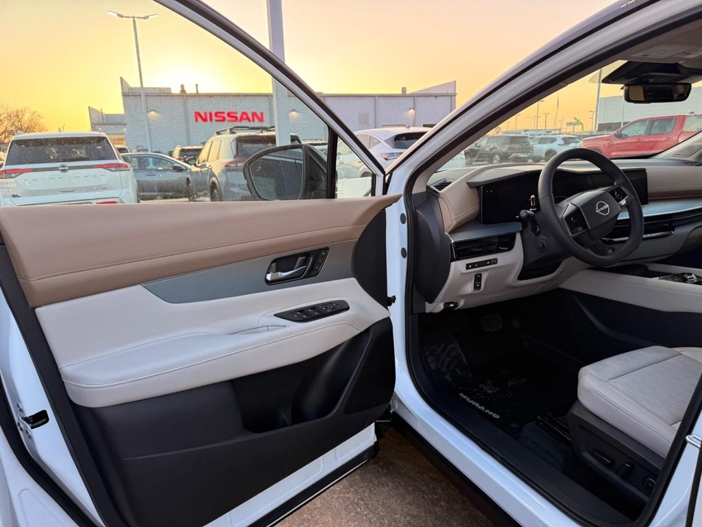 Nissan Murano Vehicle Full-screen Gallery Image 22