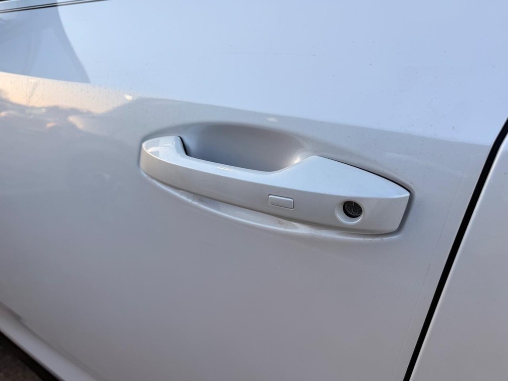 Nissan Murano Vehicle Full-screen Gallery Image 23