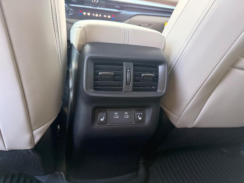 Nissan Murano Vehicle Full-screen Gallery Image 26