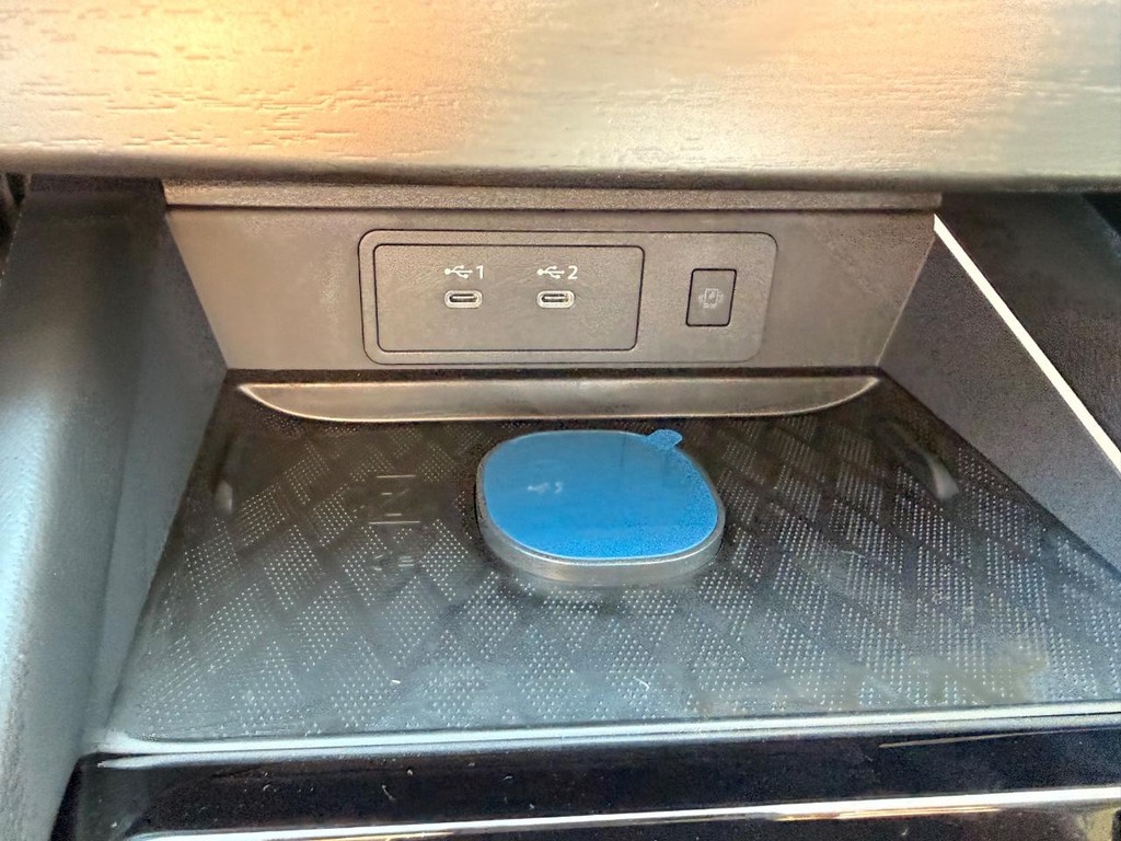 Nissan Murano Vehicle Full-screen Gallery Image 06