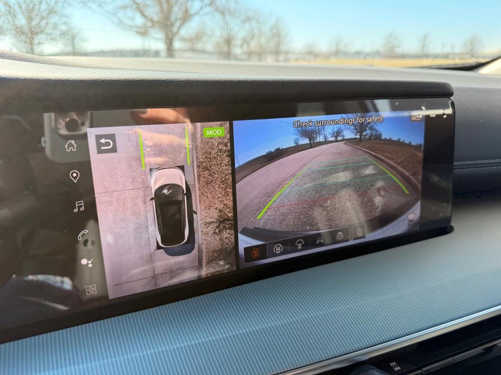 Nissan Murano Vehicle Full-screen Gallery Image 14