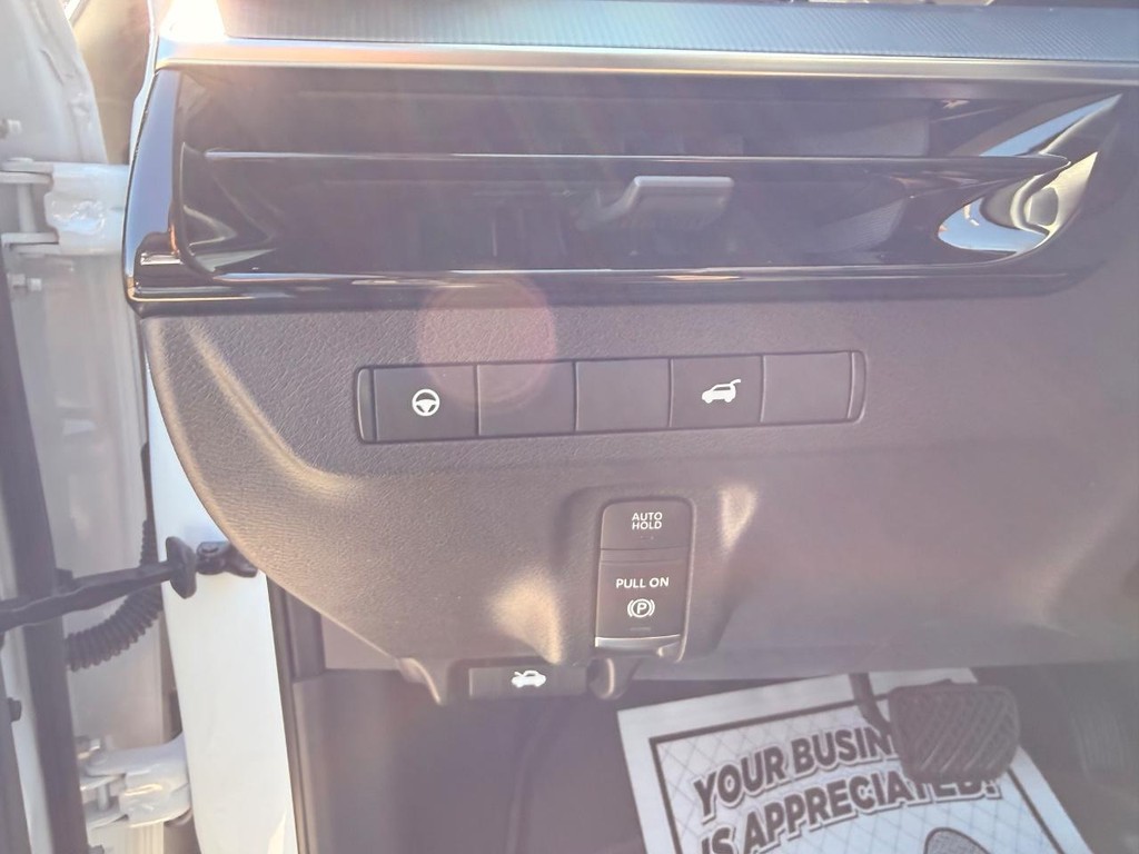 Nissan Murano Vehicle Full-screen Gallery Image 18