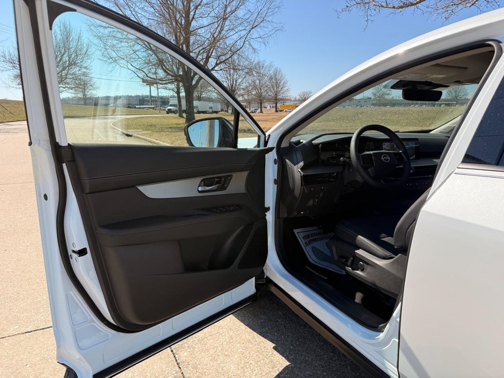 Nissan Murano Vehicle Full-screen Gallery Image 21