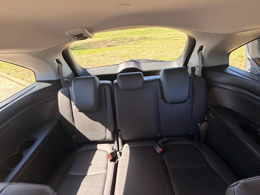 Honda Odyssey Vehicle Full-screen Gallery Image 16