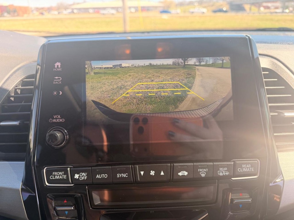 Honda Odyssey Vehicle Full-screen Gallery Image 24