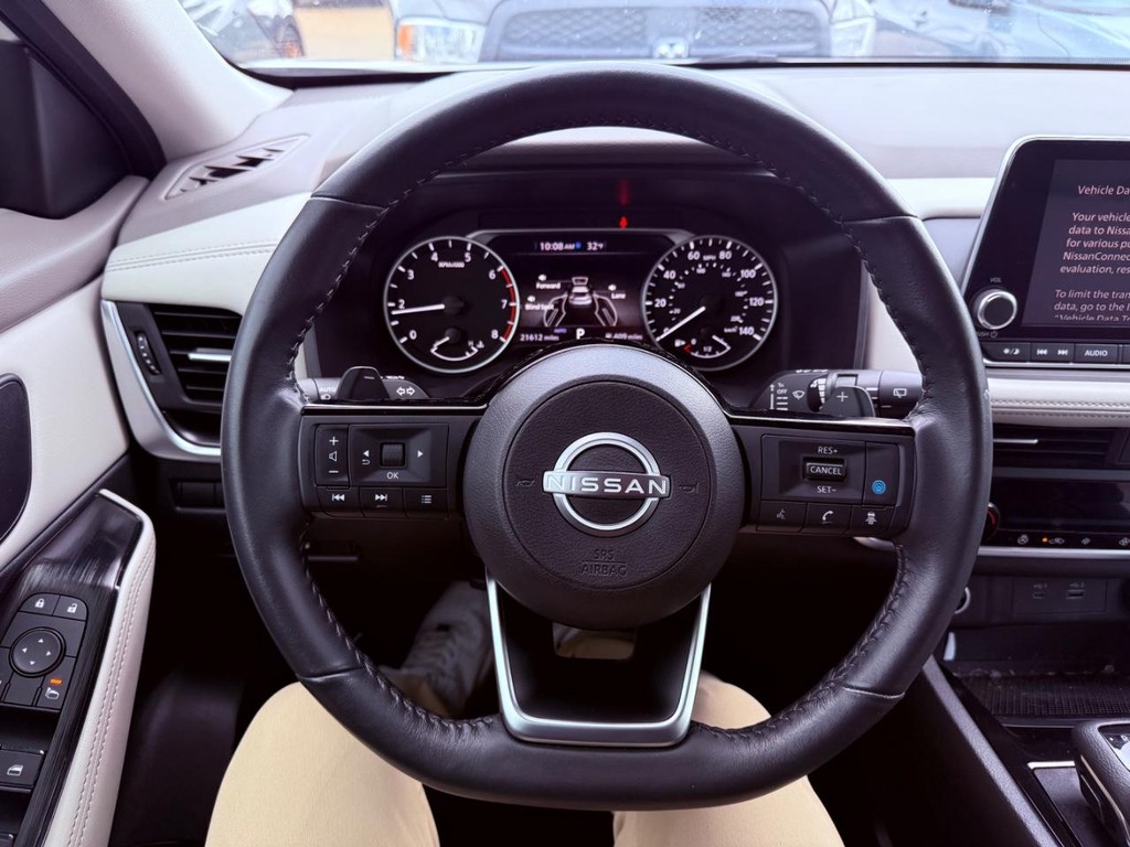 Nissan Rogue Vehicle Full-screen Gallery Image 11