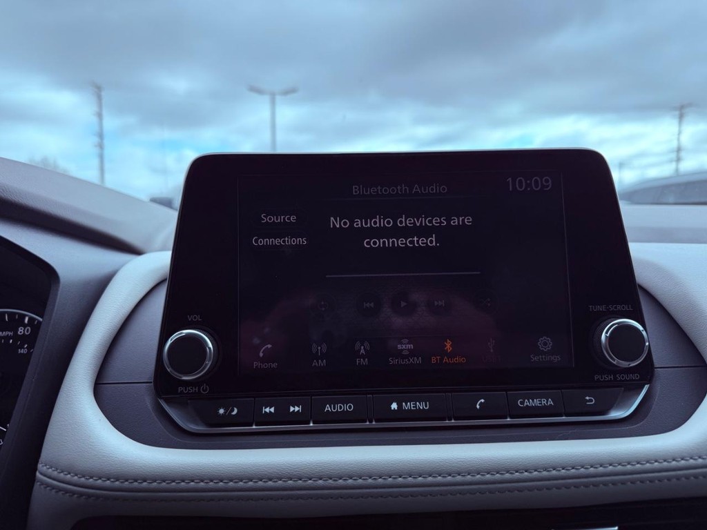 Nissan Rogue Vehicle Full-screen Gallery Image 16