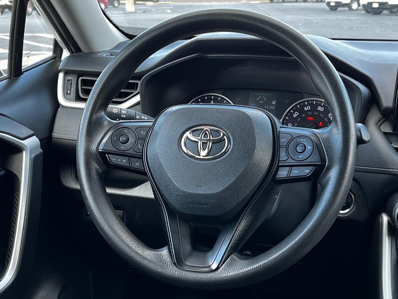 Toyota RAV4 Vehicle Image 12