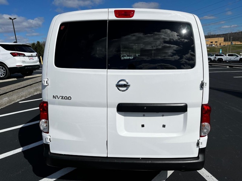 Nissan NV200 Compact Cargo Vehicle Image 04