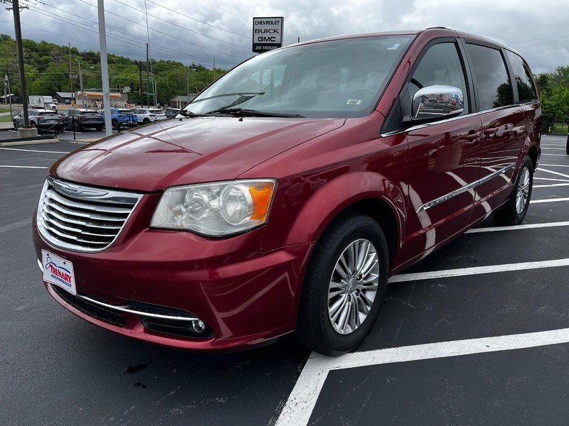 Chrysler Town & Country Vehicle Image 08