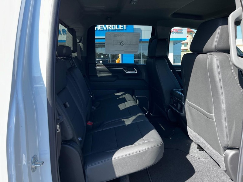 GMC Sierra 2500HD Vehicle Image 05