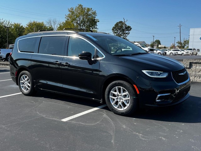 Used 2022 Chrysler Pacifica Touring L with VIN 2C4RC1BG8NR233717 for sale in Union, MO