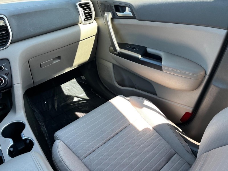 Kia Sportage Vehicle Image 13