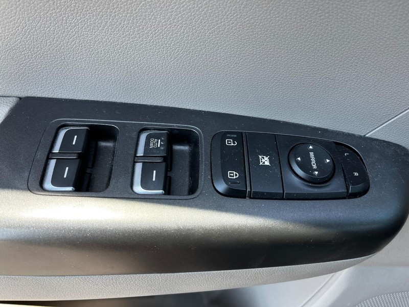 Kia Sportage Vehicle Image 14