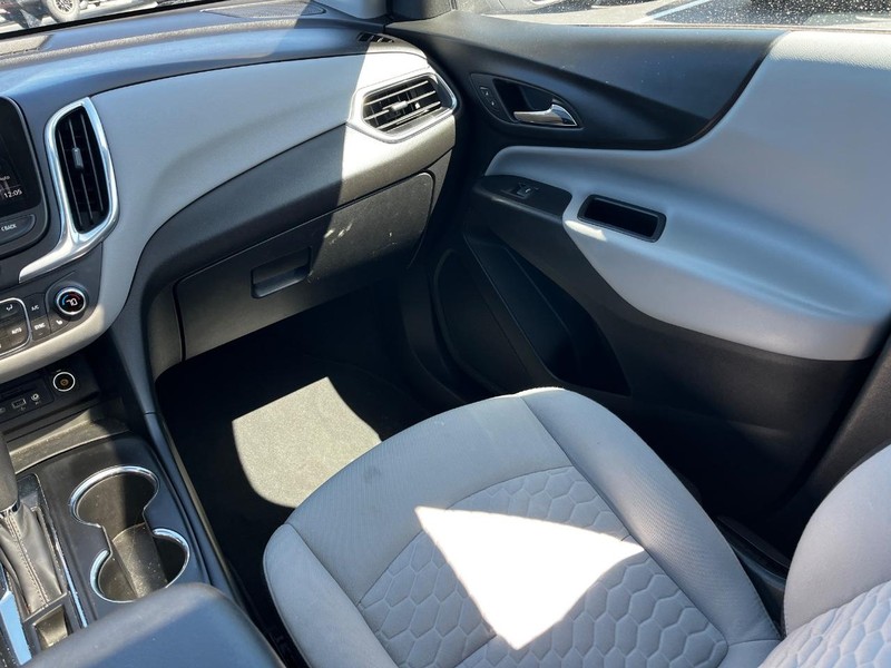 Chevrolet Equinox Vehicle Image 14