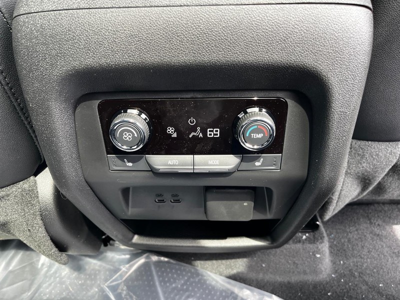 Chevrolet Traverse Vehicle Image 07