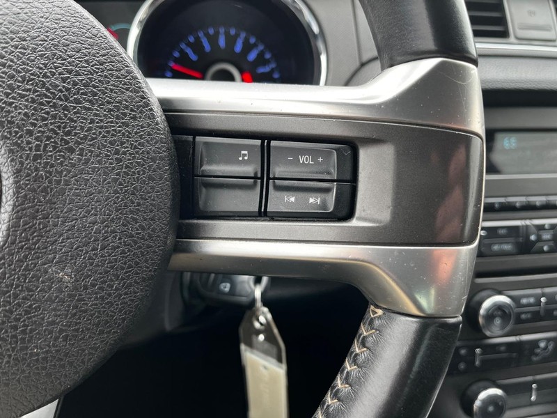 Ford Mustang Vehicle Image 13