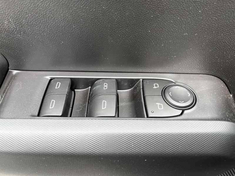 Chevrolet Colorado Vehicle Image 09