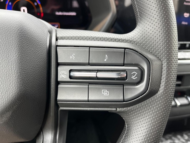 Chevrolet Colorado Vehicle Image 12