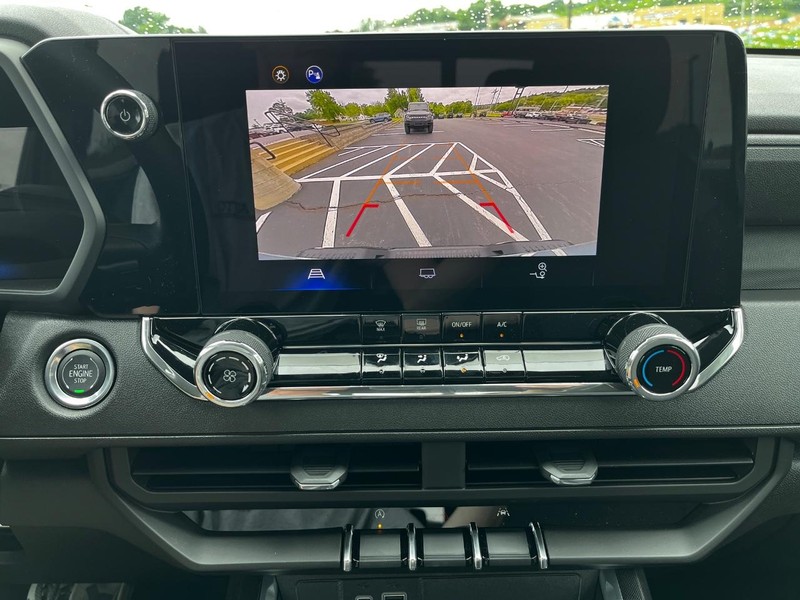 Chevrolet Colorado Vehicle Image 16
