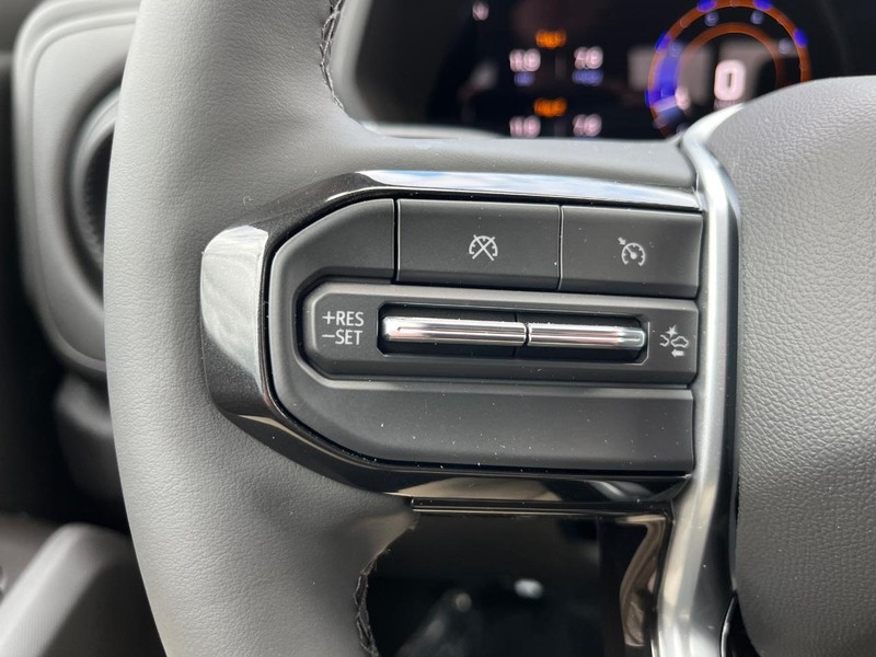 Chevrolet Colorado Vehicle Image 11