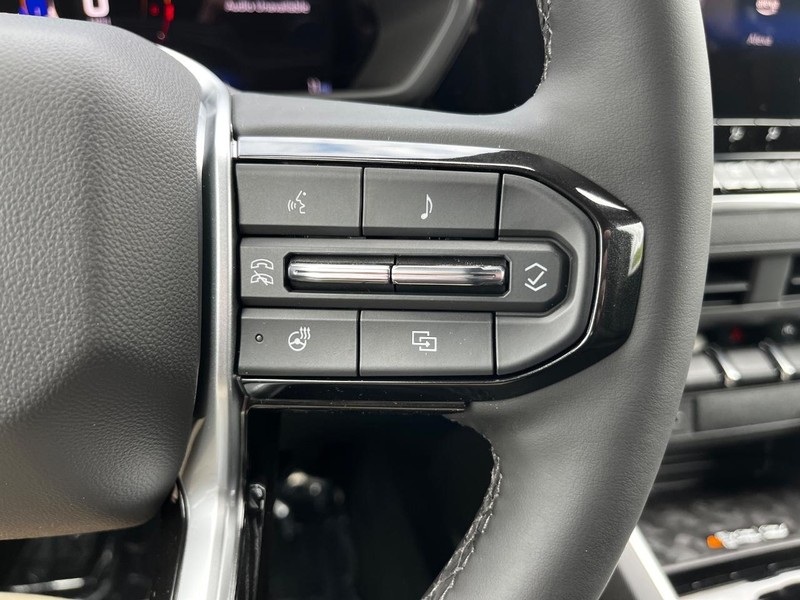 Chevrolet Colorado Vehicle Image 12