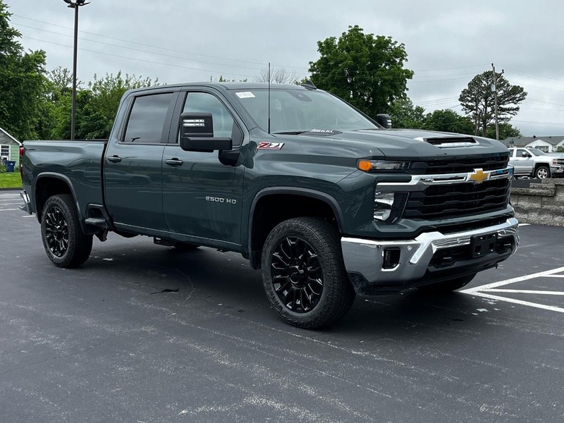 Chevrolet Silverado 2500HD Vehicle Image 02