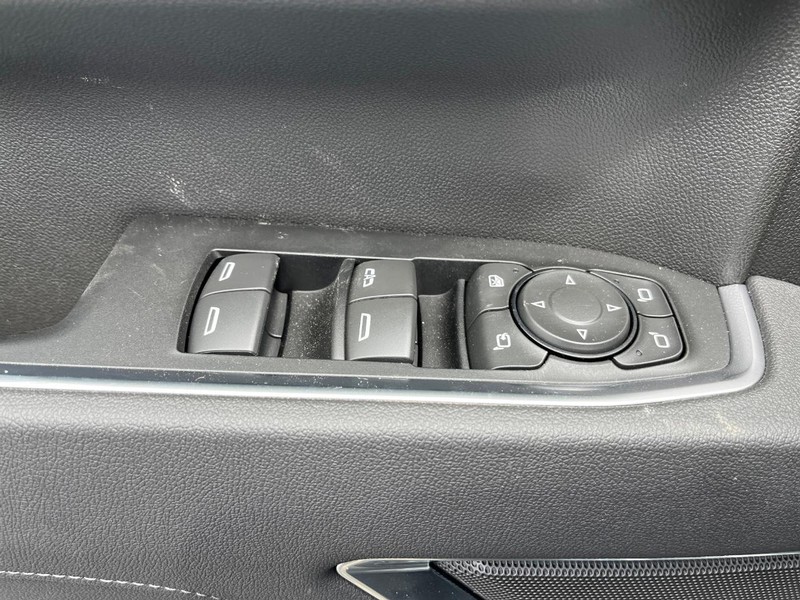 Chevrolet Silverado 2500HD Vehicle Image 09