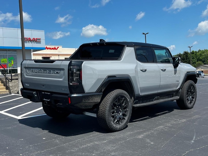 GMC HUMMER EV Pickup Vehicle Image 04