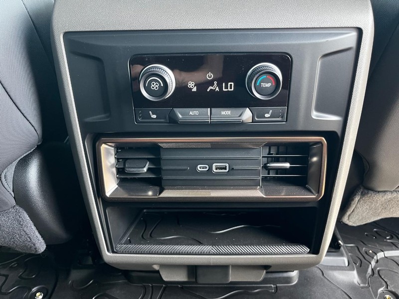GMC HUMMER EV Pickup Vehicle Image 06