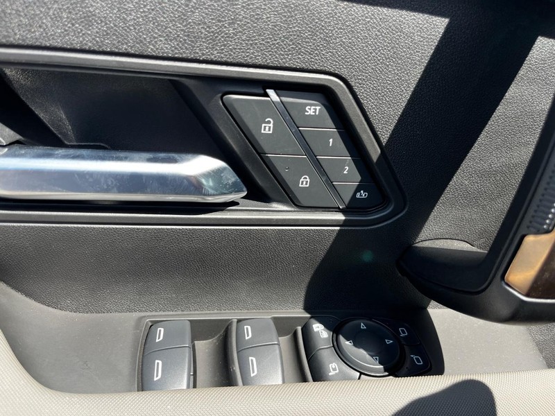 GMC HUMMER EV Pickup Vehicle Image 11