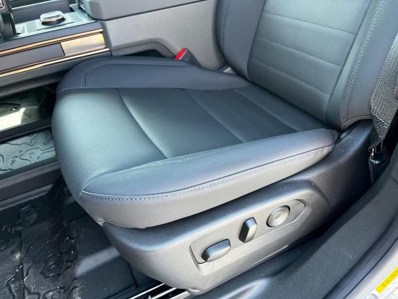 GMC HUMMER EV Pickup Vehicle Image 12