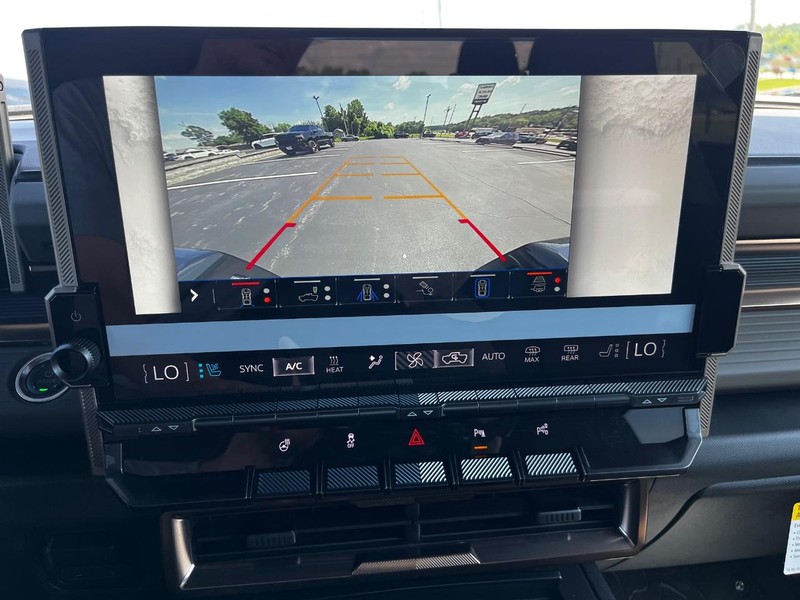 GMC HUMMER EV Pickup Vehicle Image 18