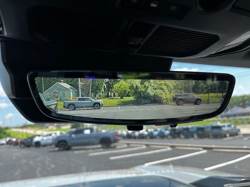 GMC HUMMER EV Pickup Vehicle Image 19