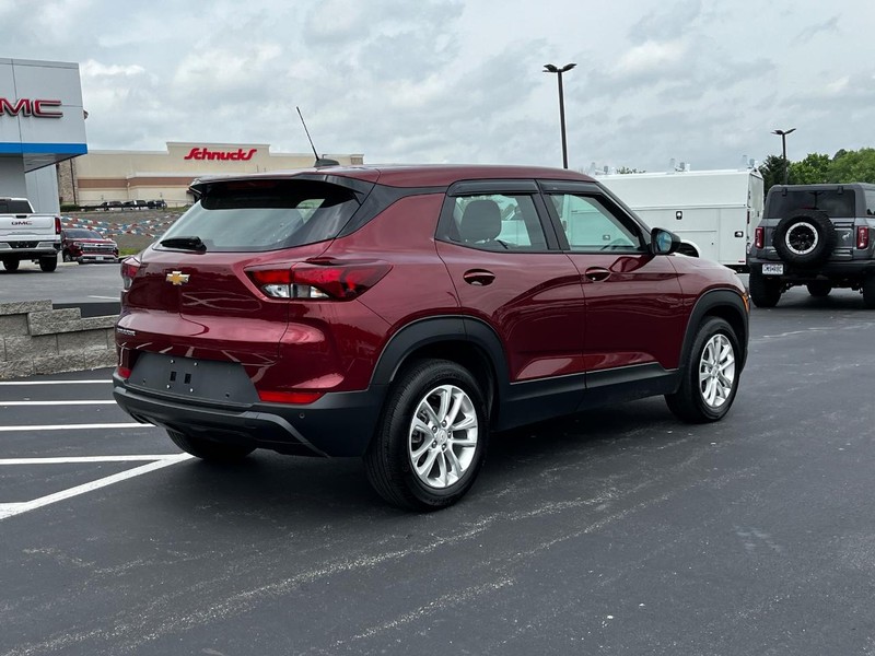 Chevrolet TrailBlazer Vehicle Image 03