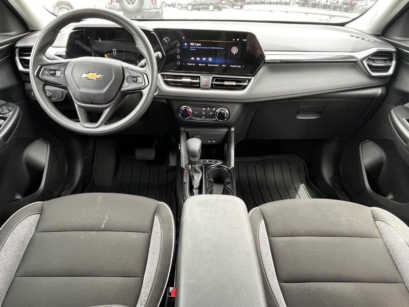 Chevrolet TrailBlazer Vehicle Image 11