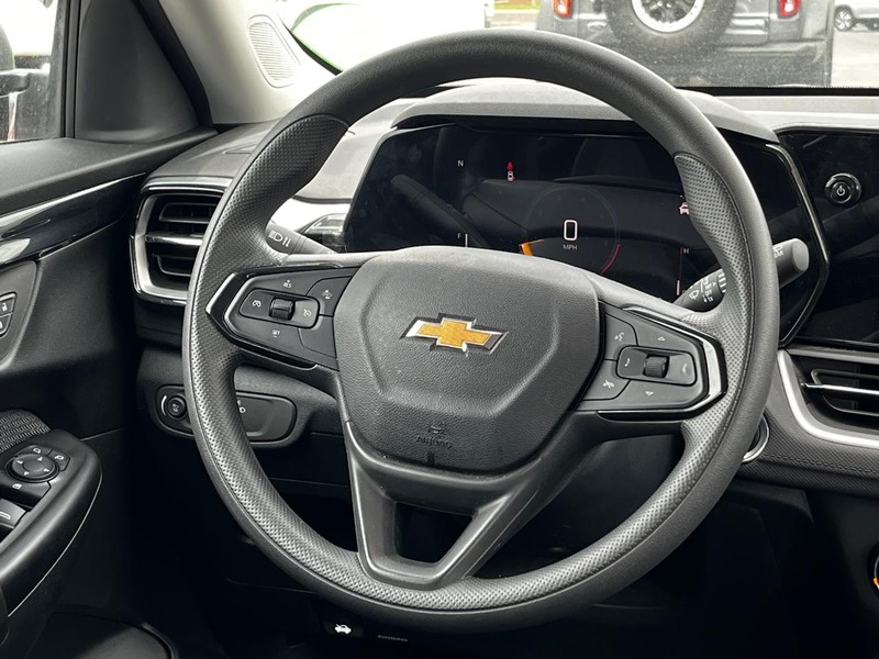 Chevrolet TrailBlazer Vehicle Image 12
