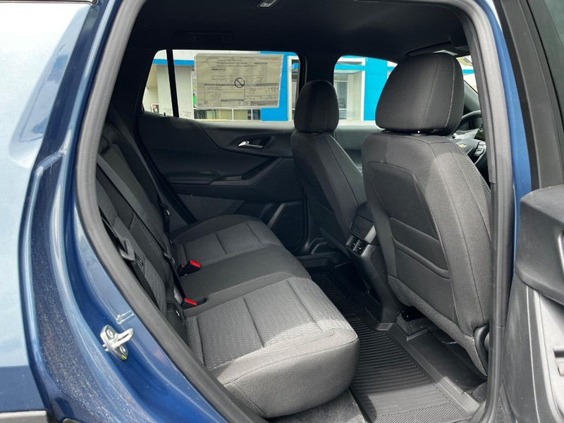Chevrolet Equinox Vehicle Image 05