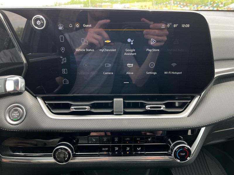 Chevrolet Equinox Vehicle Image 14