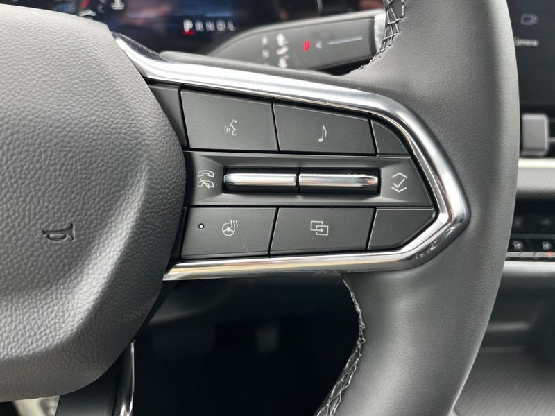 Chevrolet Equinox Vehicle Image 12